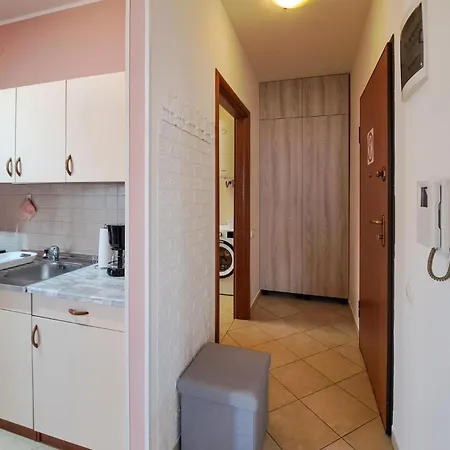 In With Kitchen Apartman Póla